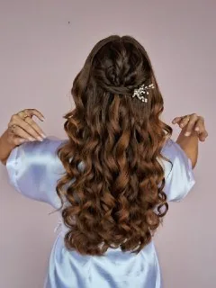 Penteado com ondas longas e definidas