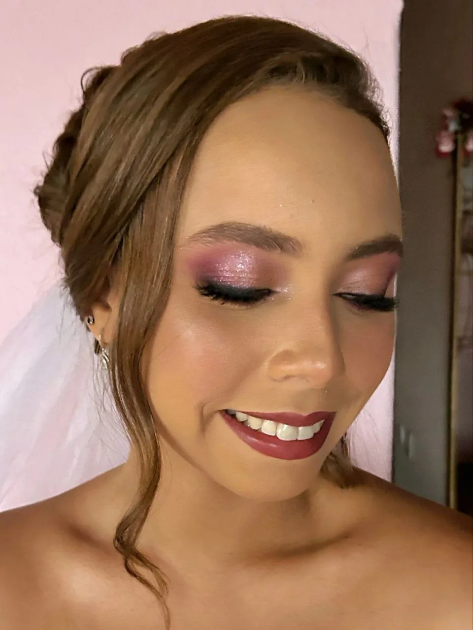 Maquiagem de noiva com acabamento suave e elegante